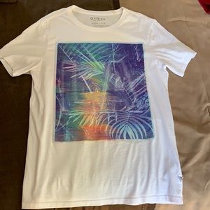 Guess Fitted Graphic Tee